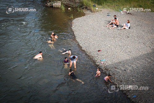 Сэрэмжлүүлэг: Он гарсаар усны ослоор 20 хүн амь насаа алджээ